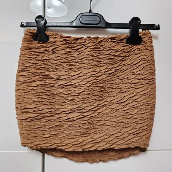 Camel Textured Low Rise Micro Mini Skirt - Picture 2 of 9
